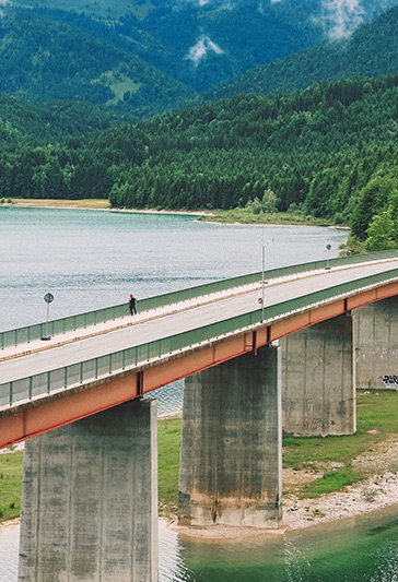 單色母粒|復(fù)色母粒|丙綸纖維色母粒|滌綸纖維色母粒|功能母粒|紡絲試驗(yàn)機(jī)|錦綸纖維色母粒|煙臺(tái)亮彩塑料科技有限公司