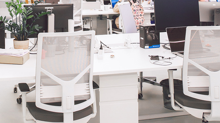 煙臺(tái)亮彩塑料科技有限公司|單色母粒|復(fù)色母粒|塑料色母粒|化纖色母粒|功能母粒|紡絲試驗(yàn)機(jī)